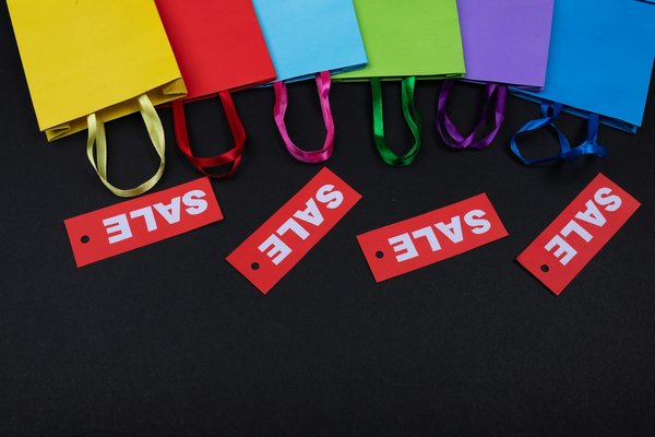 The Complete Handbook for Choosing the Perfect Shawl to Embrace UK's Cozy Coastal Evenings